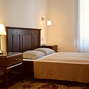 https://central-budapest-apartment-in-historical-building.inbudapesthotels.com