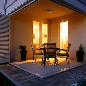 https://momentum-apartment.splithotels.org